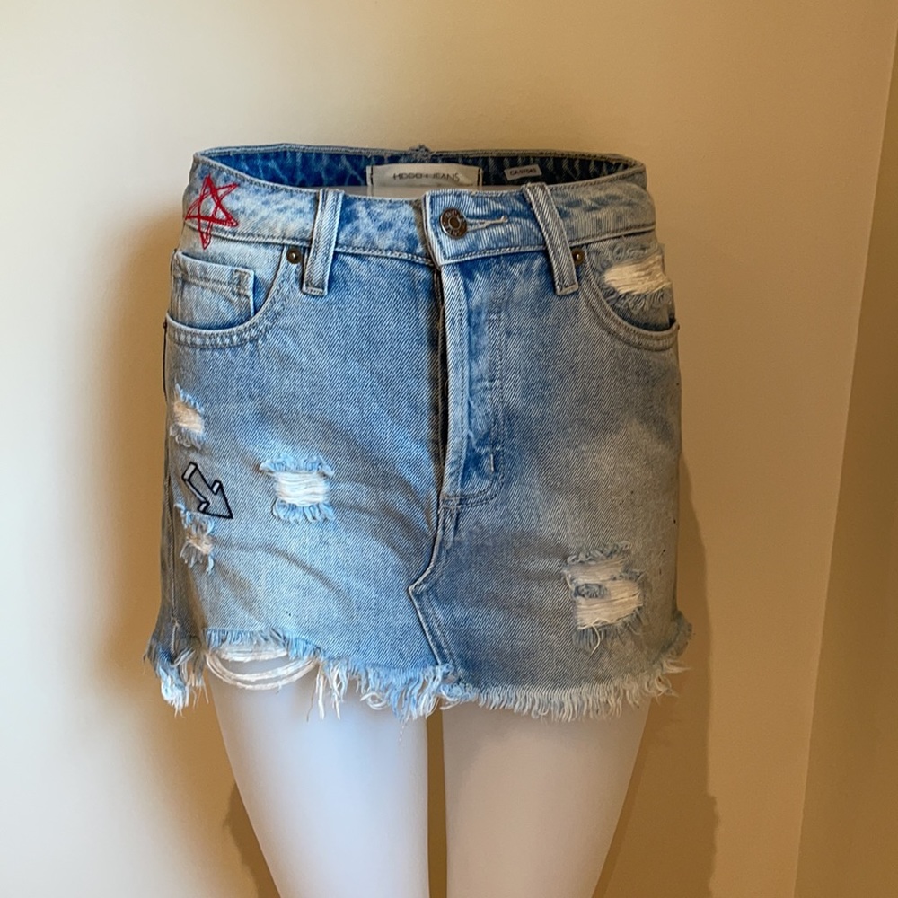 HIDDEN JEANS Patch “Look” Denim Skirt